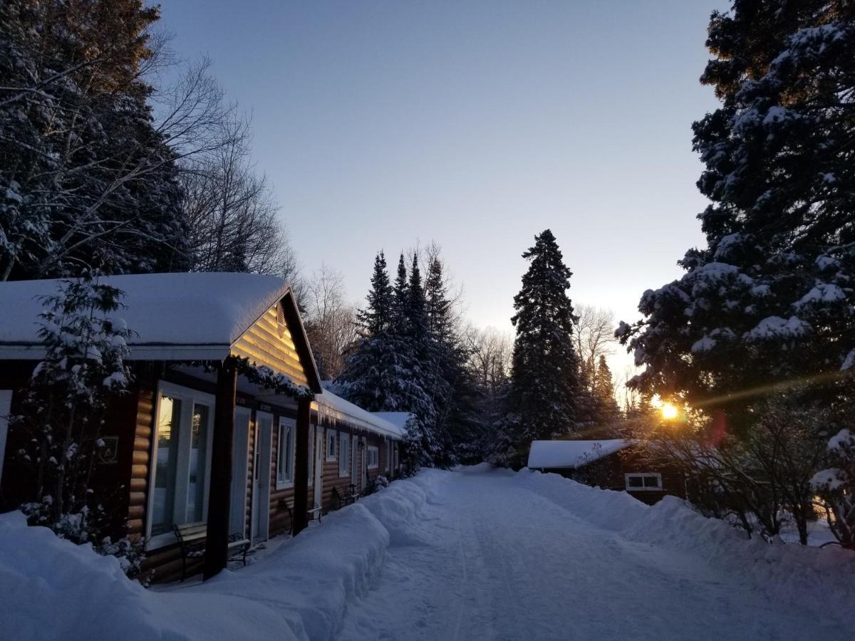 坎拉穆什普尔奥伯格小屋旅馆 Saint-Michel 外观 照片
